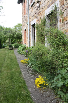 Entrée de maison toute fleurie